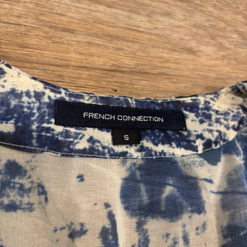 French Connection Blue Geometric Print Short Sleeve Blouse – Small Modern - Image 3