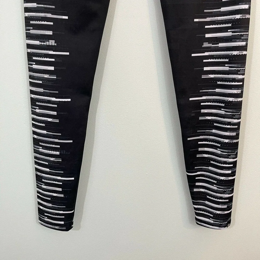Onzie Black Piano Keys Design Mid Rise Leggings - Image 8