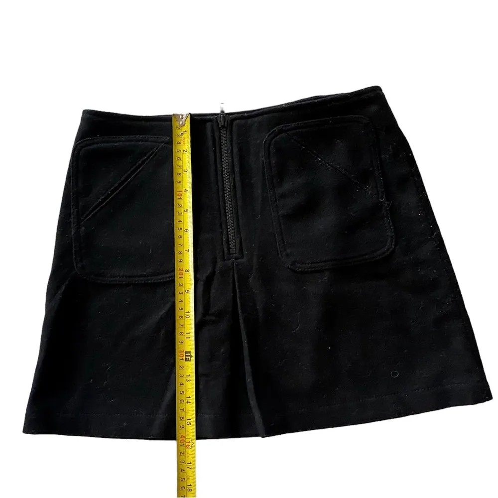 Black wool mini skirt, pockets & zipper in front - Image 8