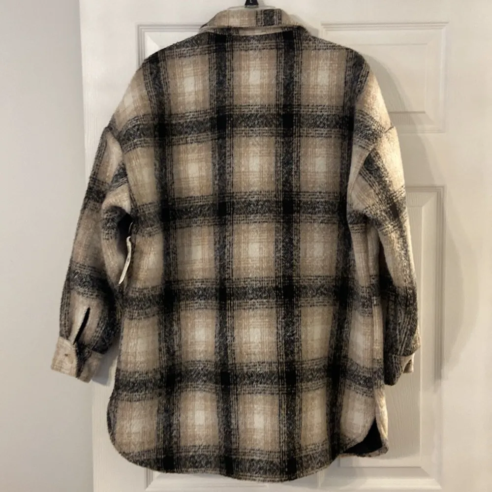 Very cute, oversized, shacket. Perfect to pair with a dress and thigh high boots - Image 6