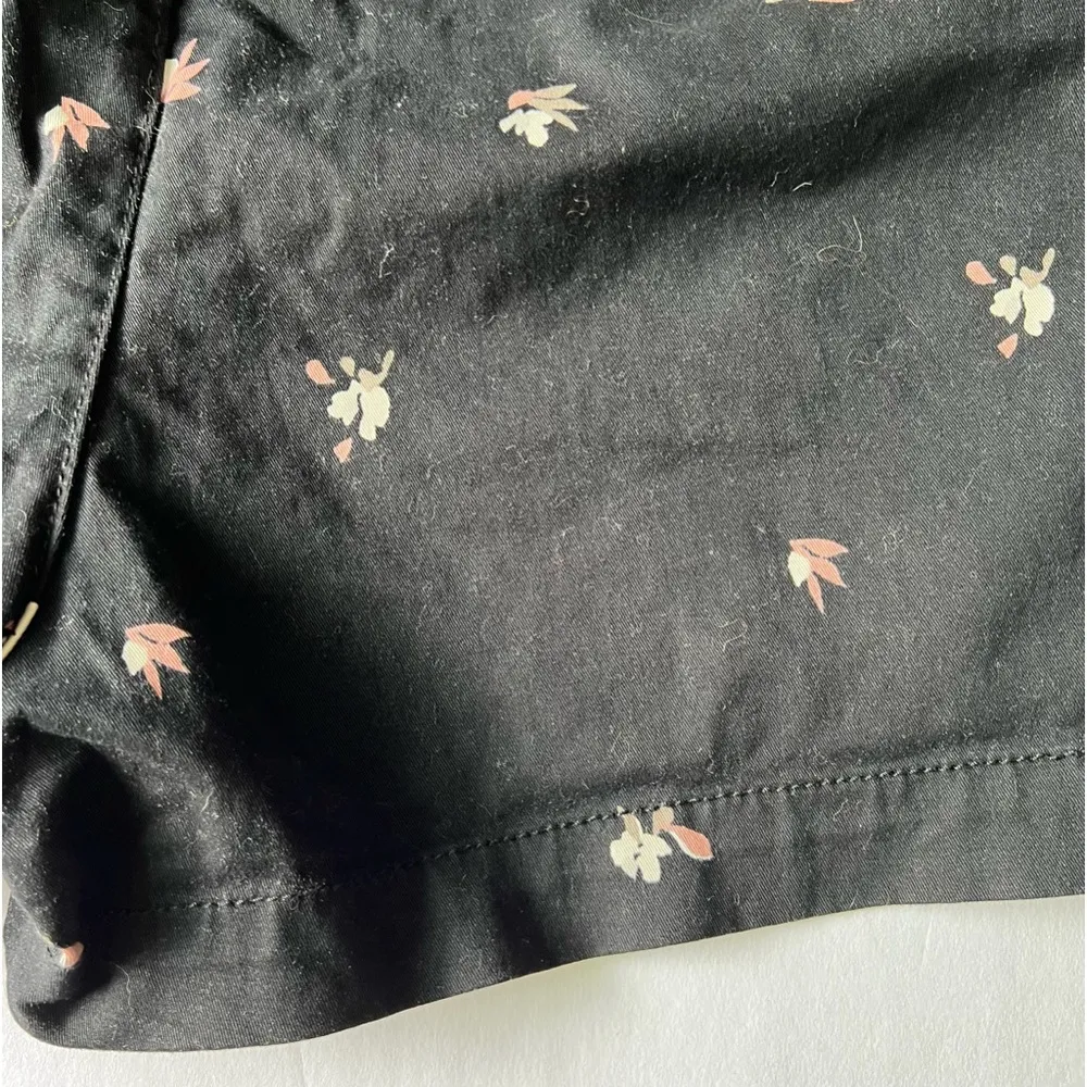 A new day dainty floral stretch chino shorts black size 10 - Image 12