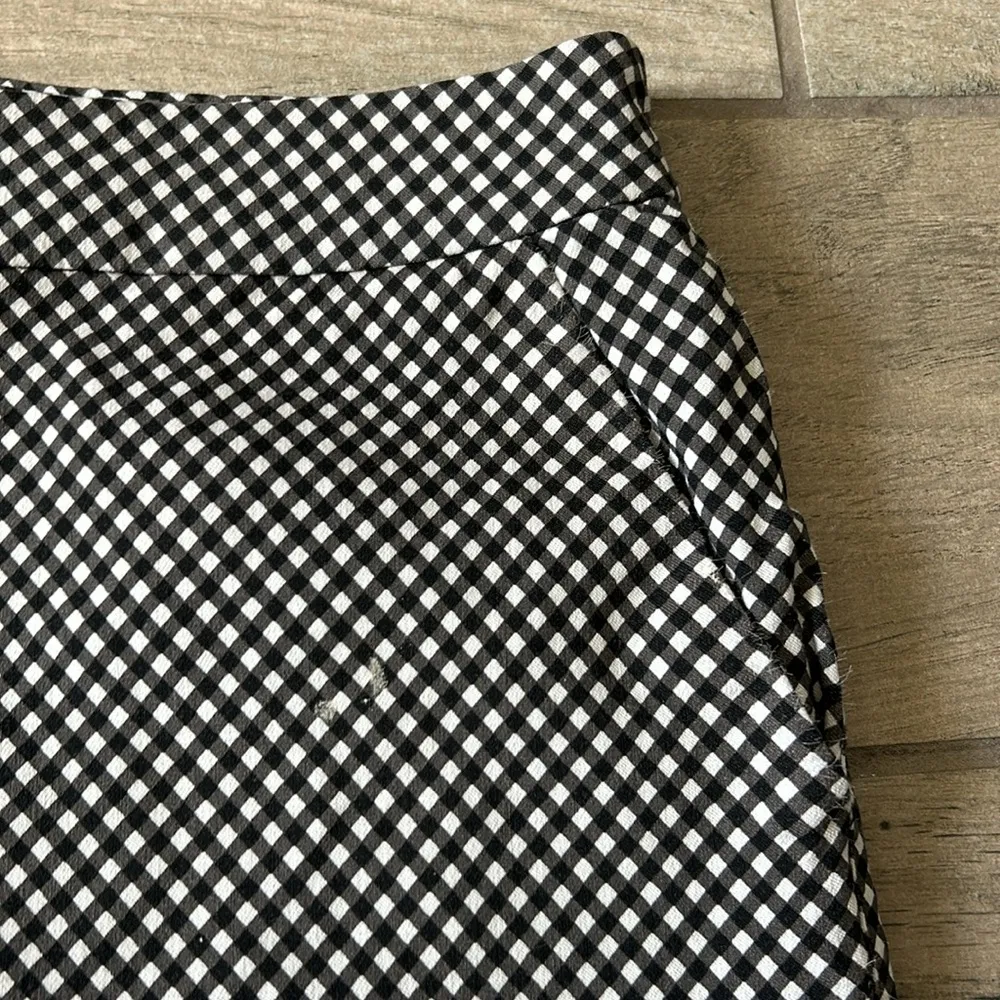 White House black market shorts - Image 2