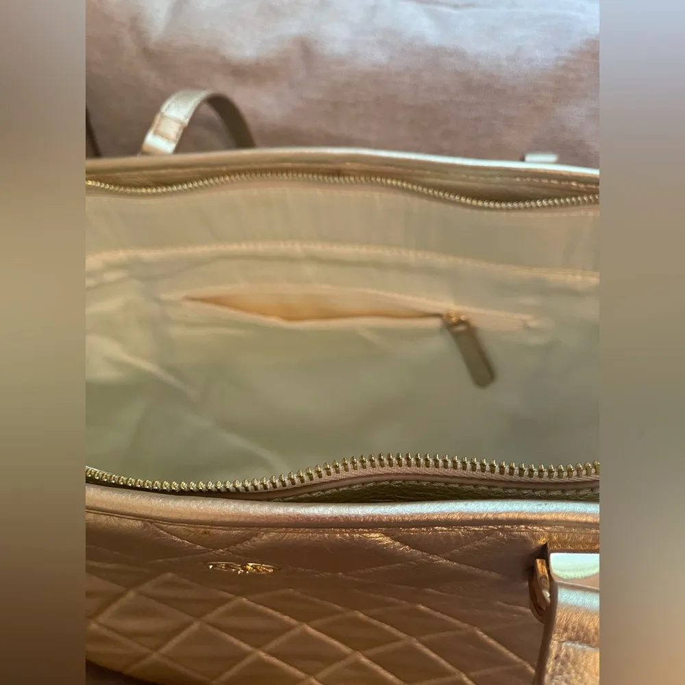 Lilly Pulitzer Meena Quilted Leather Tote - Image 8