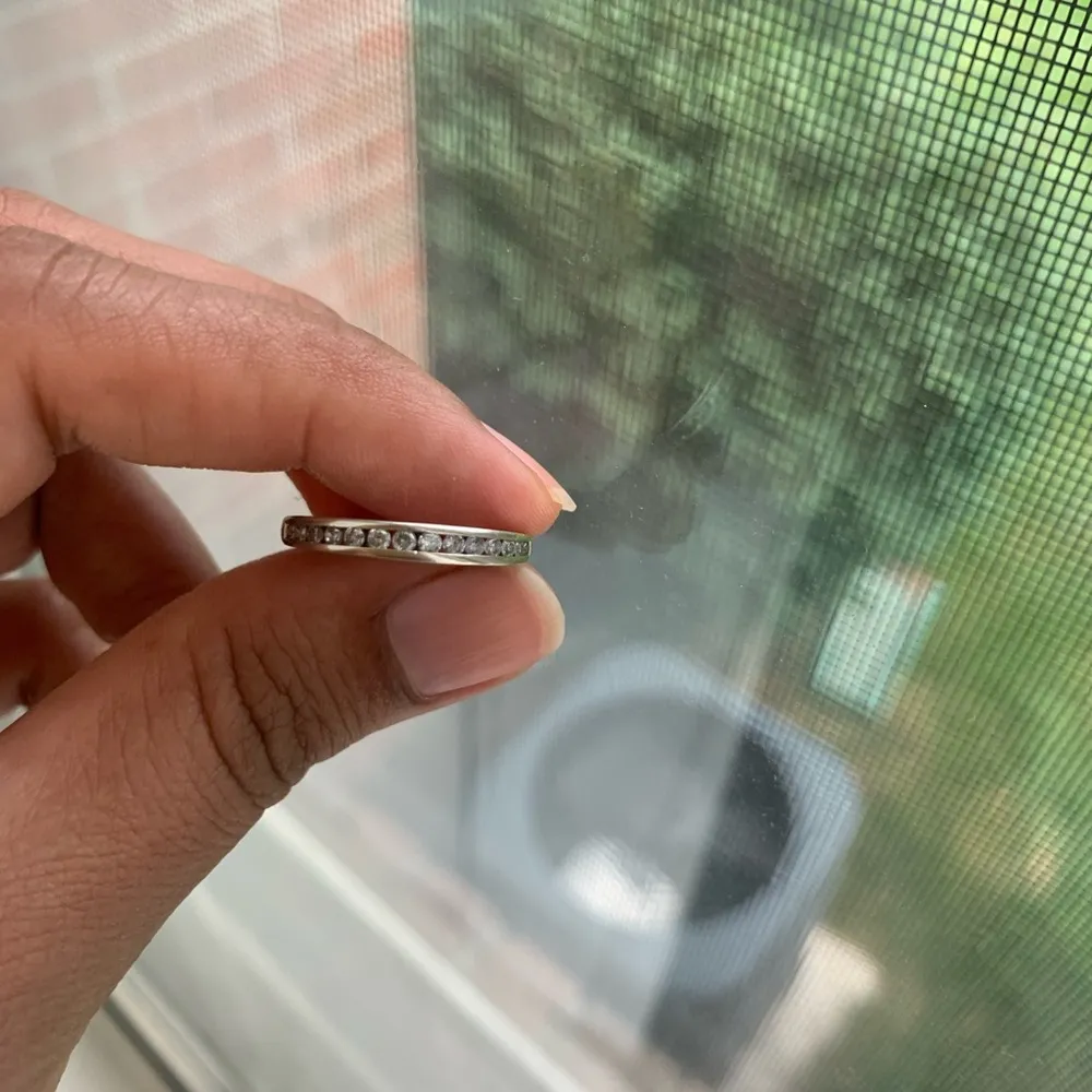 10k White Gold Diamond Band - Image 3