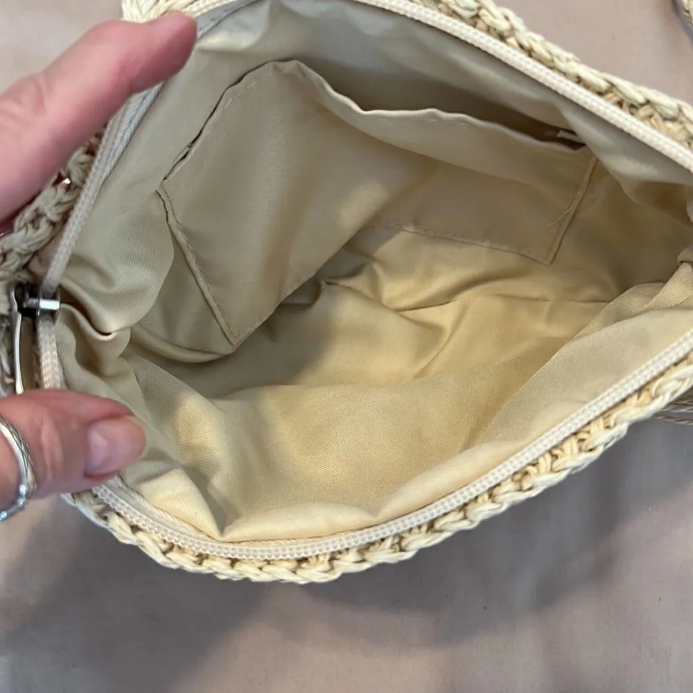 Cute tan straw crossbody bag very roomy for its size Gives me beachy vibes EUC - Image 8