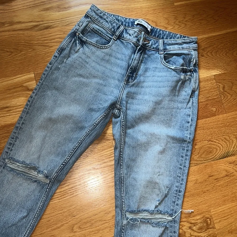 Zara Relaxed Fit Rip Jeans - Image 2