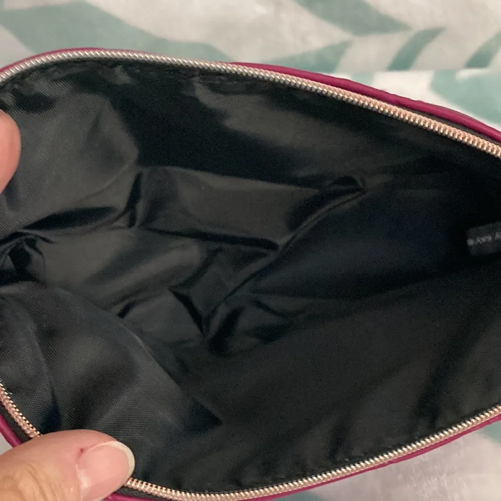 Mary Kay Cosmetic Bag. Super clean. New 9” long x 4” wide x 4” deep - Image 6
