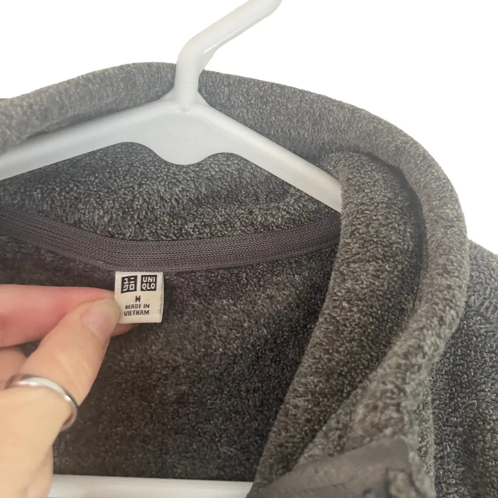 Uniqlo Women's Size Medium‎ Grey Full Zip Fleece Sweater - Image 4