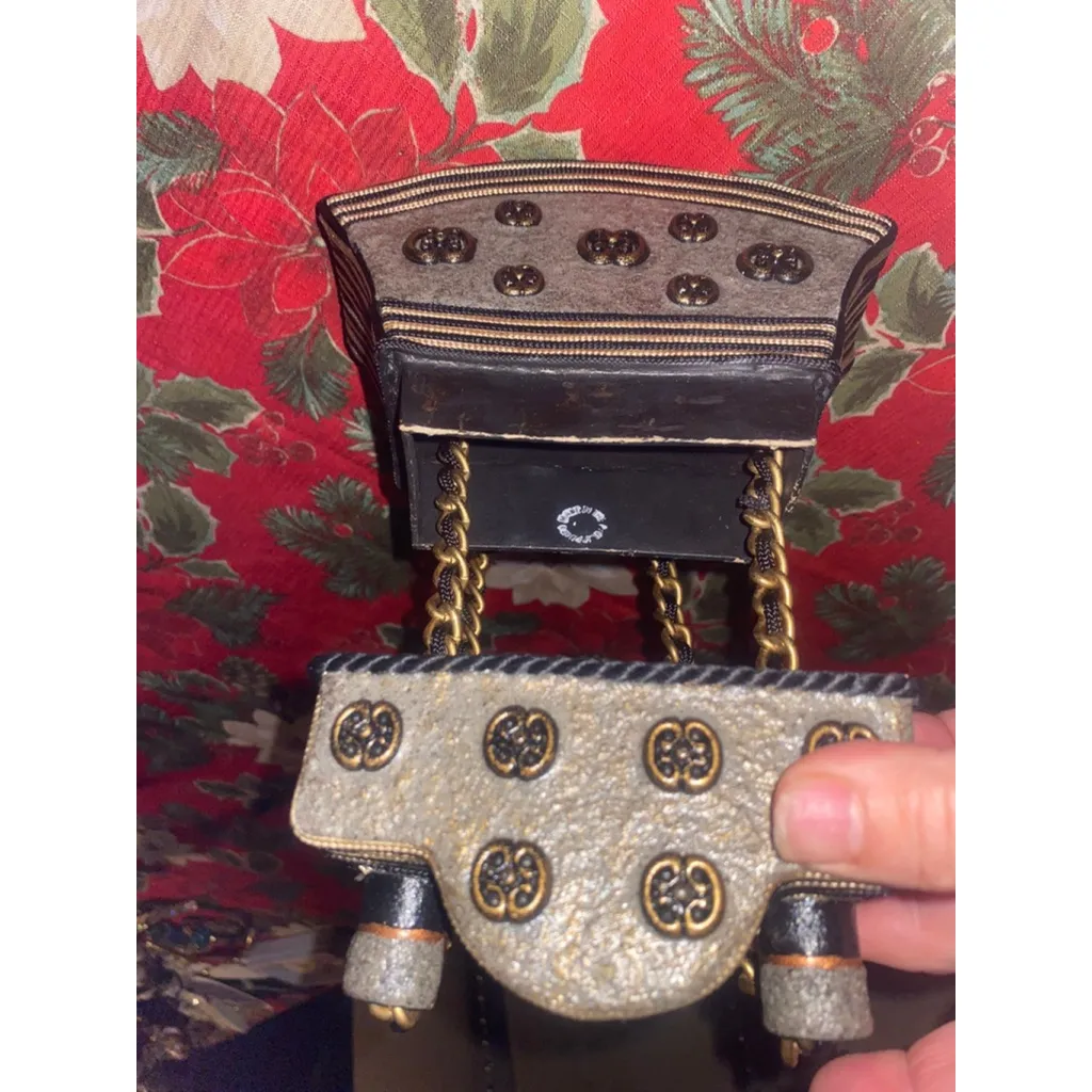 Women's vintage Mary Francis hard shell Box Bag Gold - Image 8