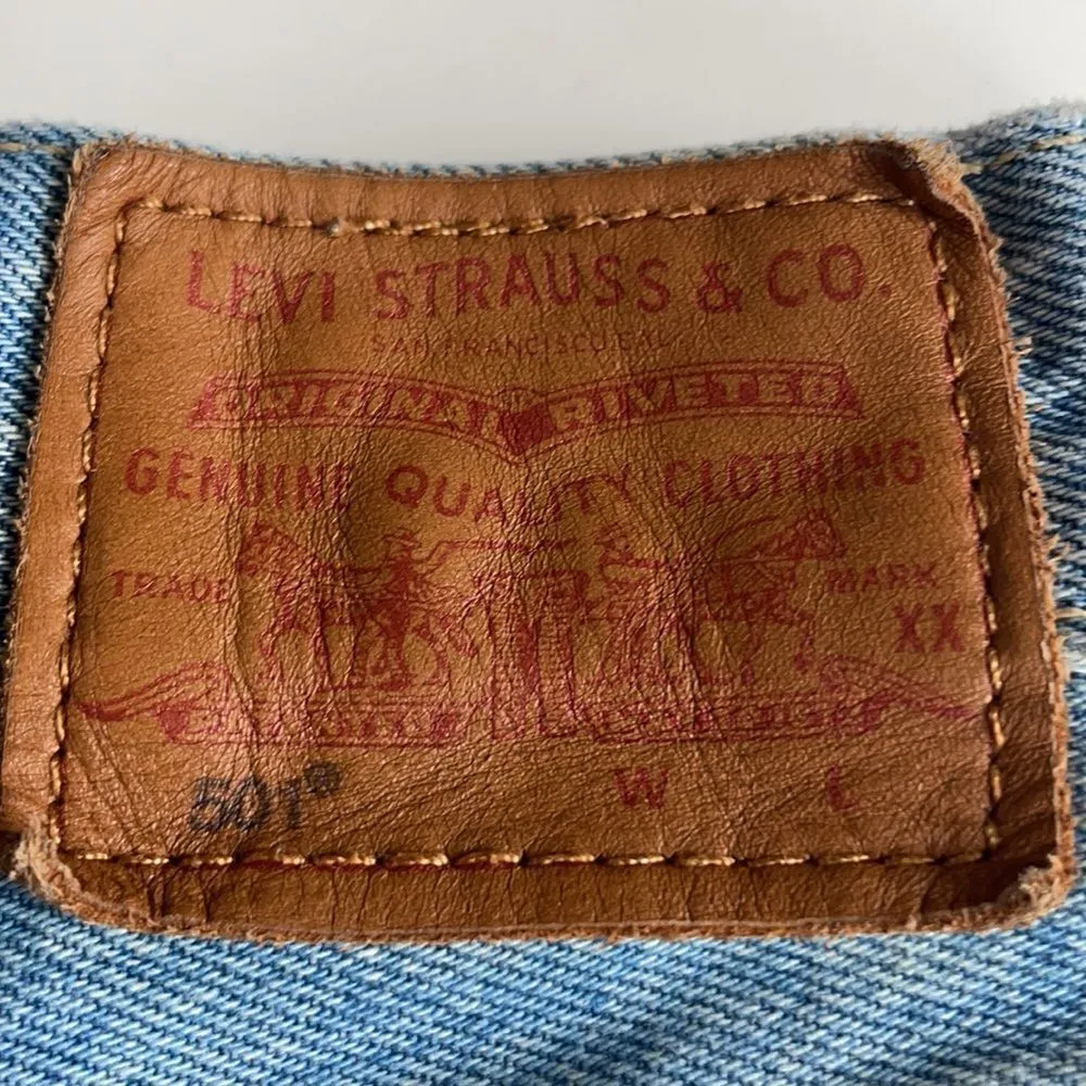 Levi’s 501 premium button fly distressed cutoff shorts. Size 24 - Image 10