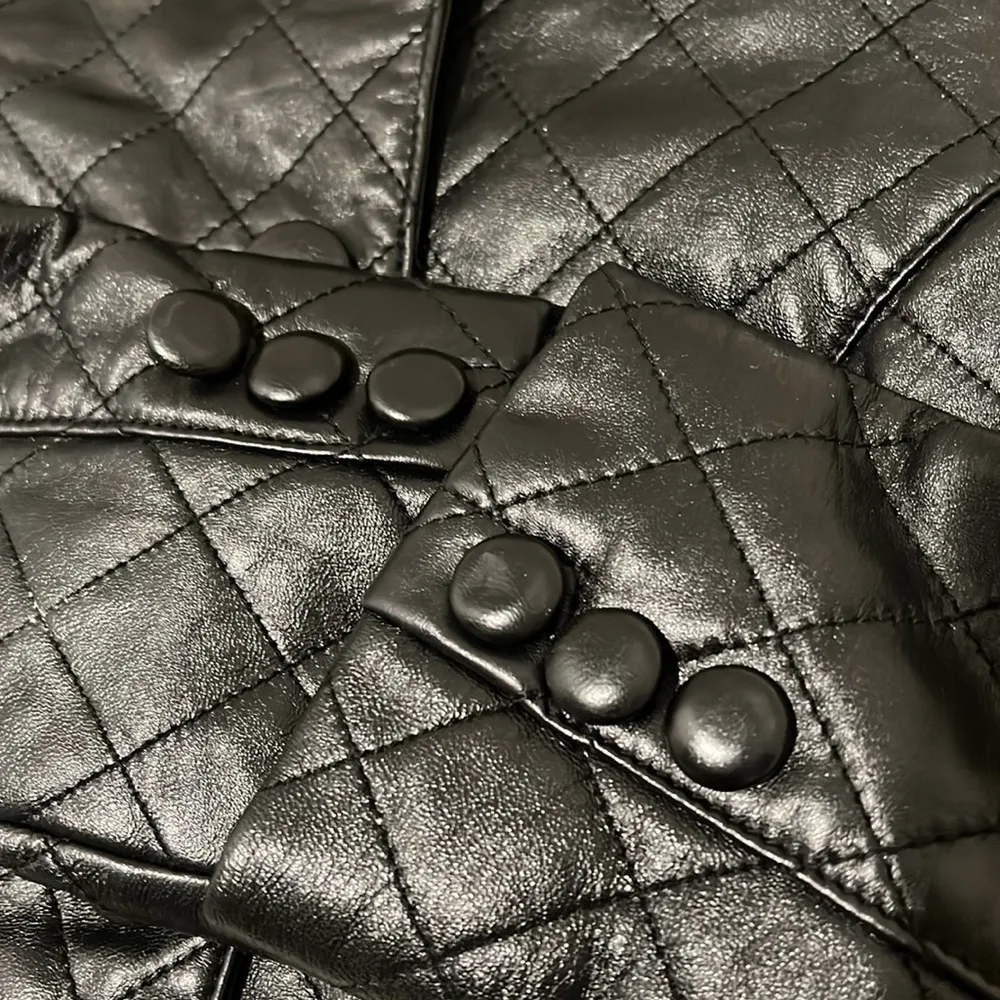 Vintage Bebe leather jacket, cropped, diamond quilt, exagerated collar, black,XS - Image 5