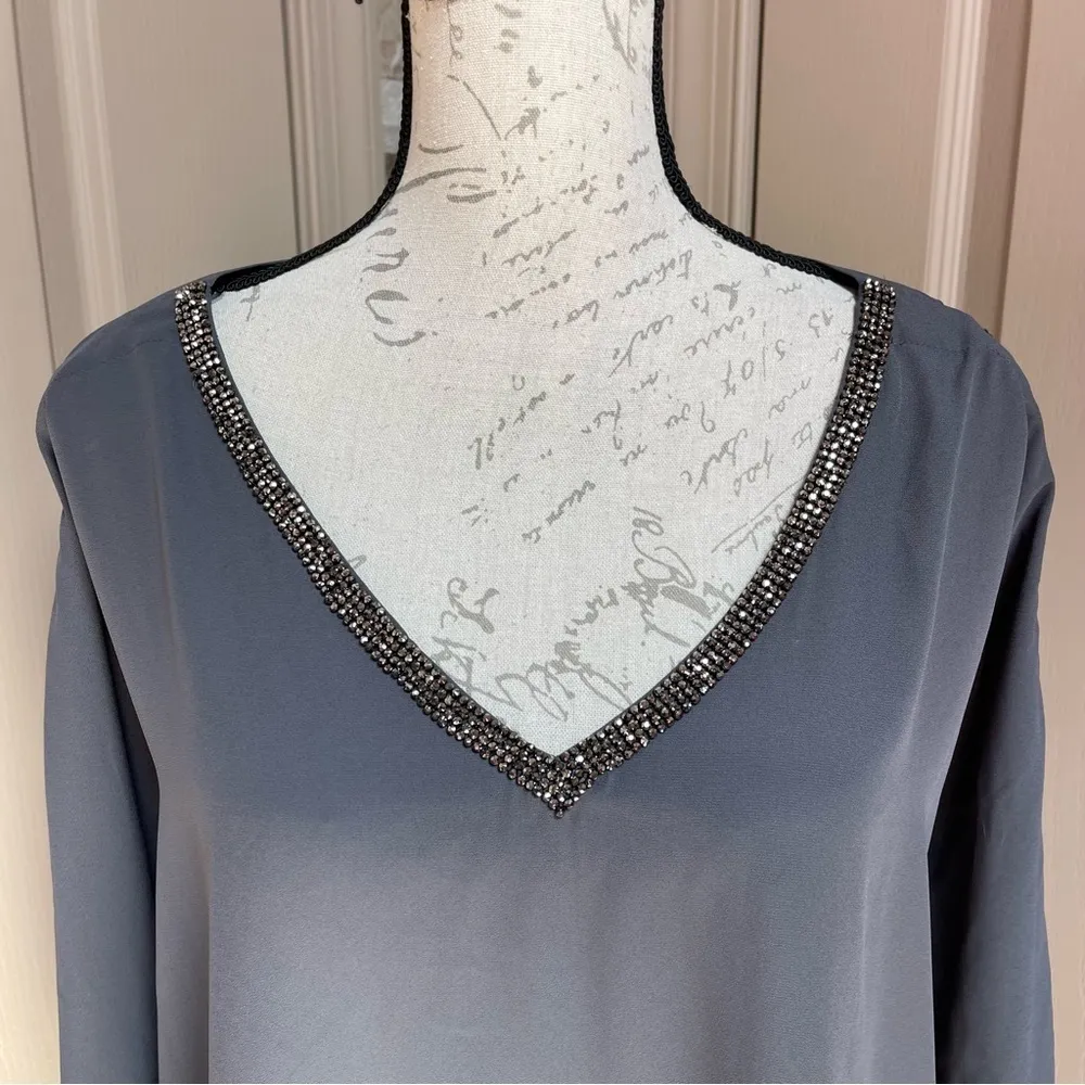Juicy COUTURE Gray NWT V-Neck Top with Cut outs and Rhinestones Sz L - Image 5