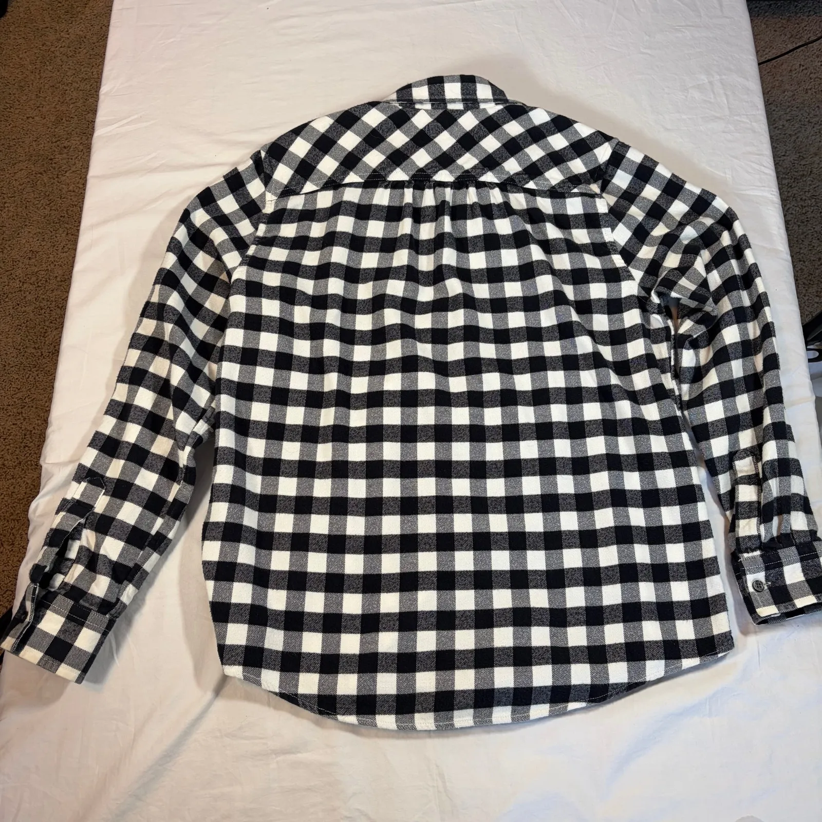 Lands End womens black white buffalo plaid flannel long sleeved shirt.  Size 10 - Image 6