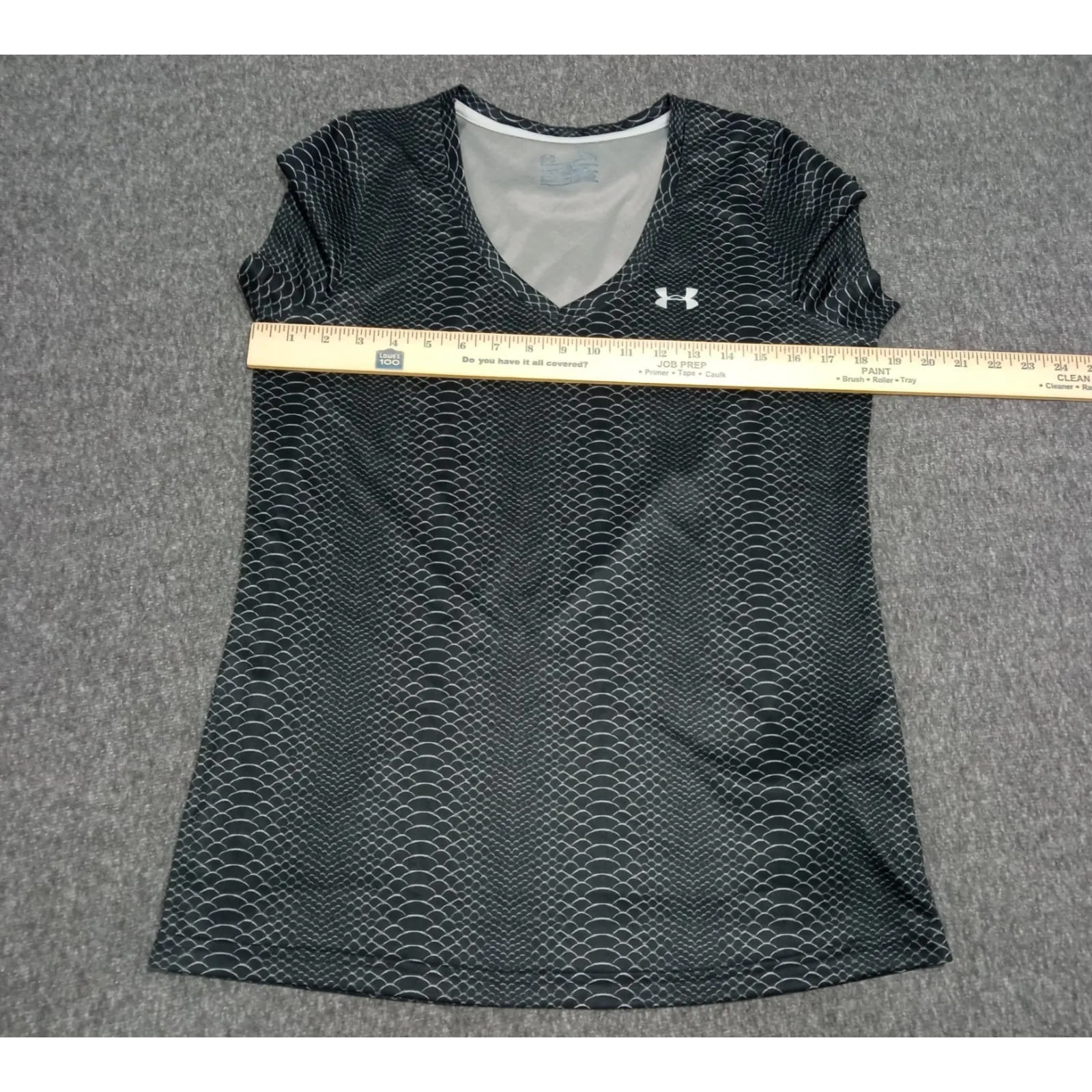 Under Armour Women's T Shirt Snake Pattern Short Slevee Black/ Gray Size Large - Image 3