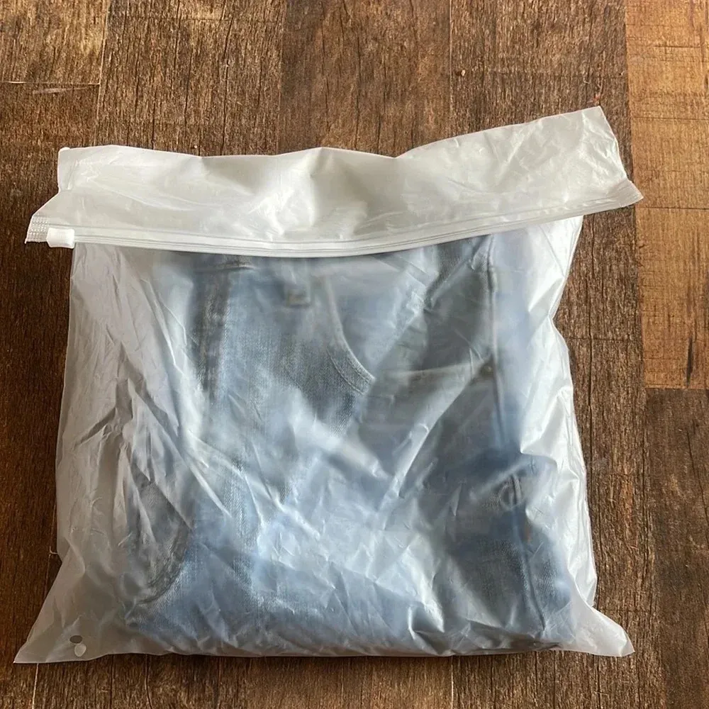 Stretchy distressed light wash/medium wash jeans new - Image 7