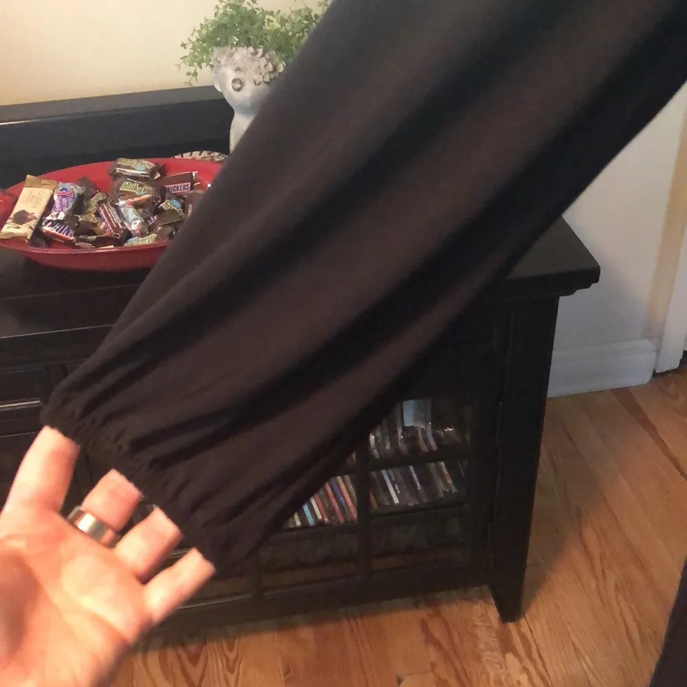 LAST CHANCE 💄 Luxology Belted Black Dress, size 8 - Image 4