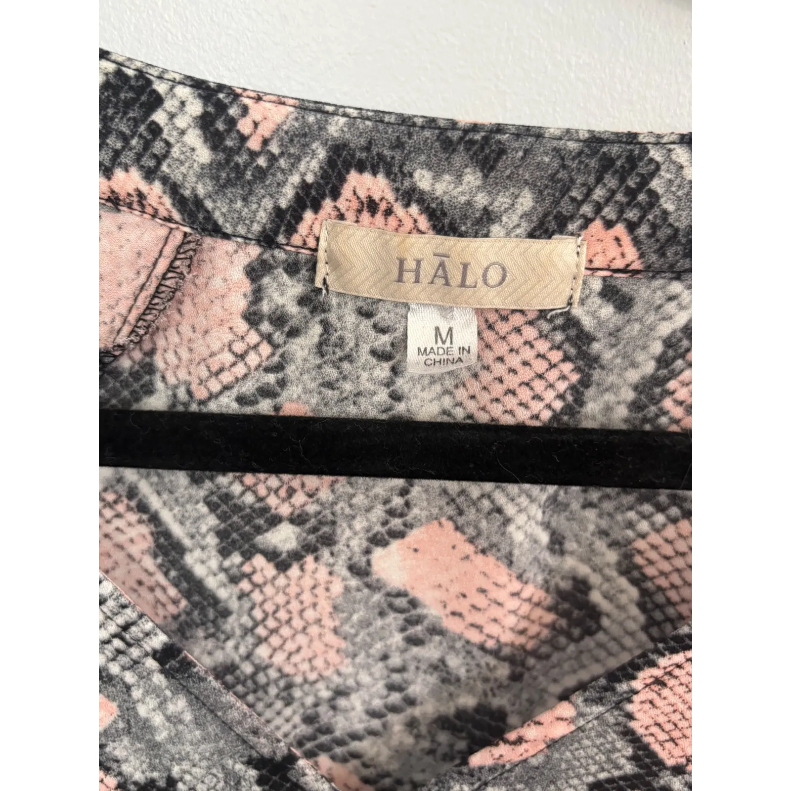 Halo‎ Snake Print V Neck Blouse Top Tunic Pink Gray Animal Print Medium - Image 2