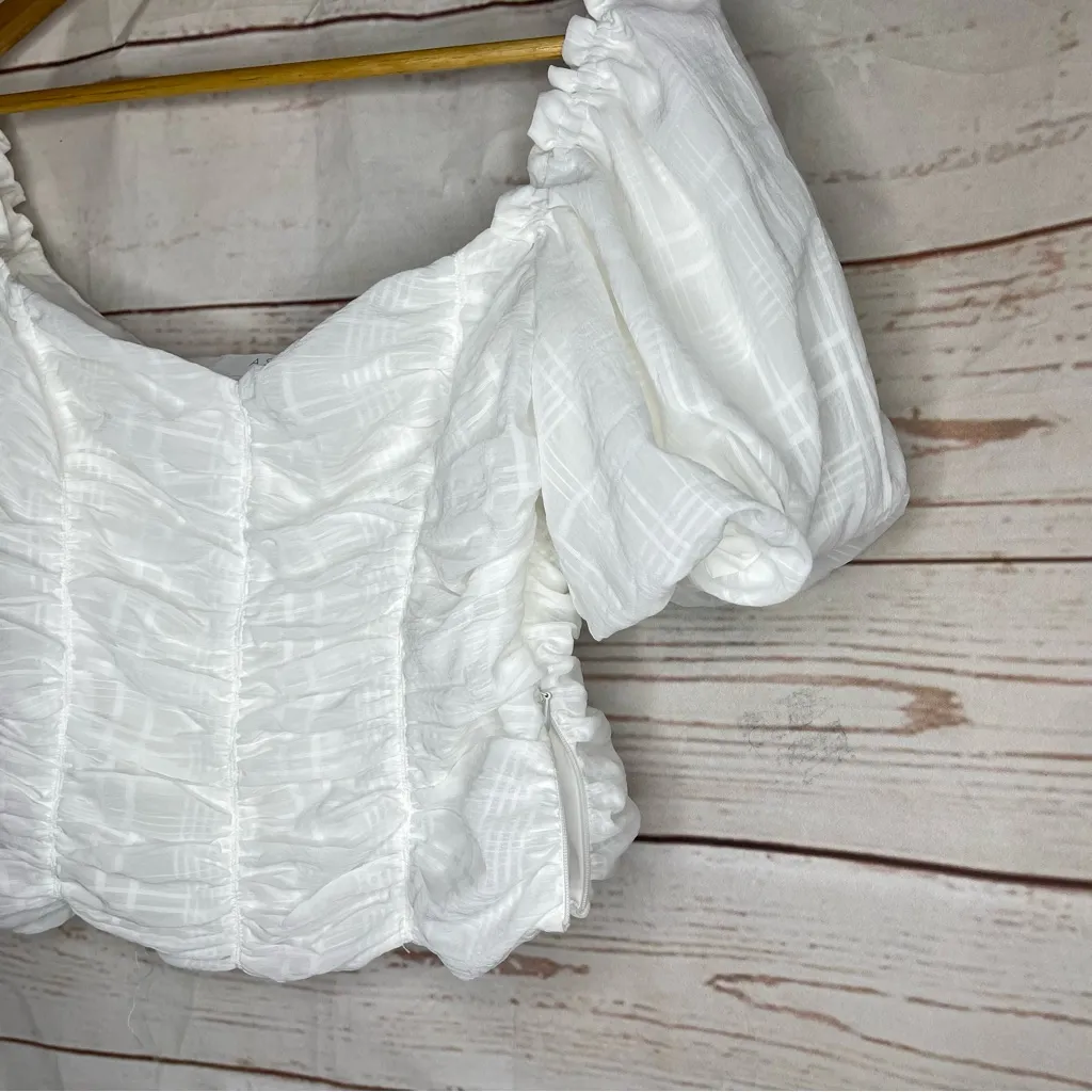 Astr The Label • Crop Blouse • Ruched • White • Short Sleeve • Large - Image 9