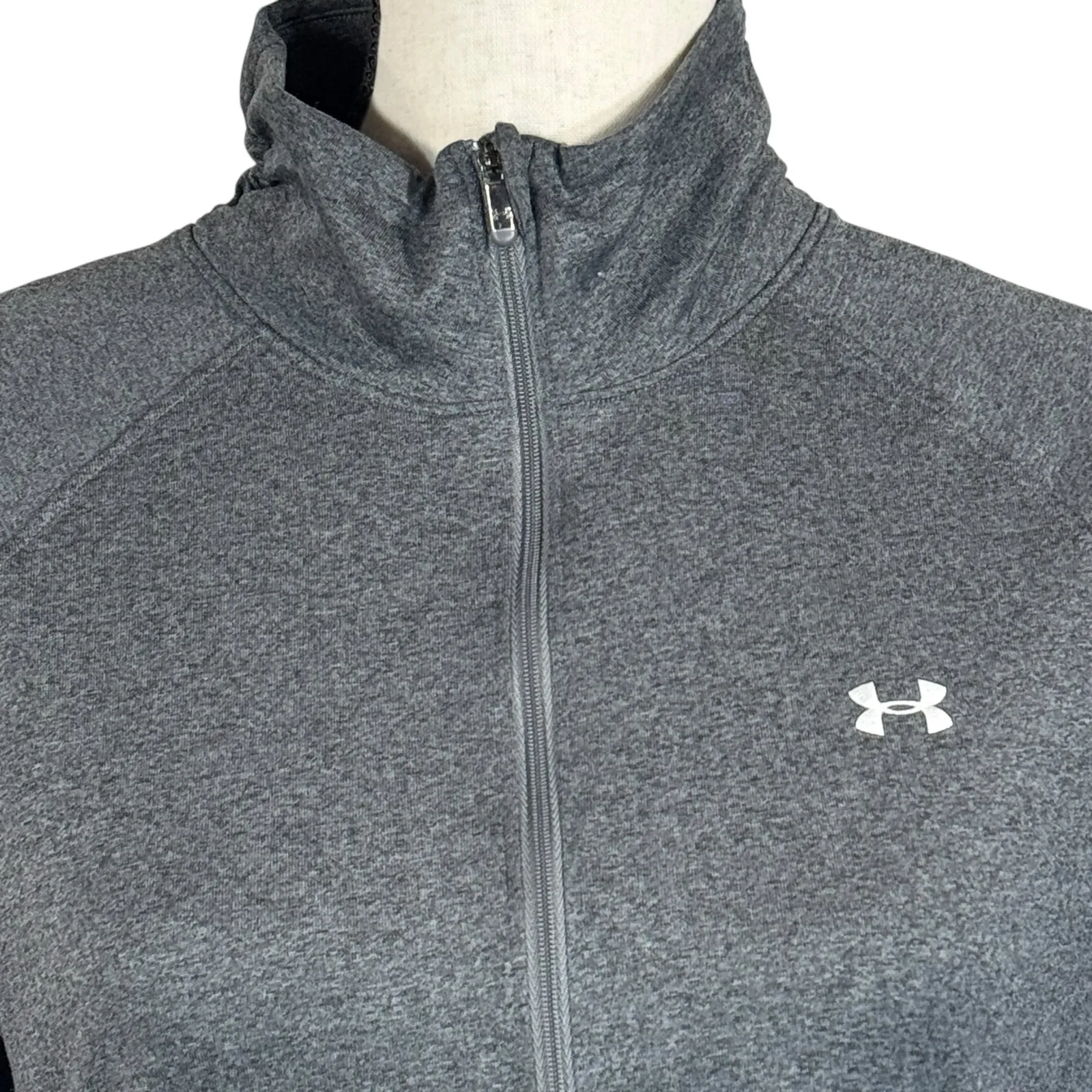 Under Armour Medium Semi-Fitted 1/2 Zip Pullover Top Mock Neck All-Season Gear - Image 2