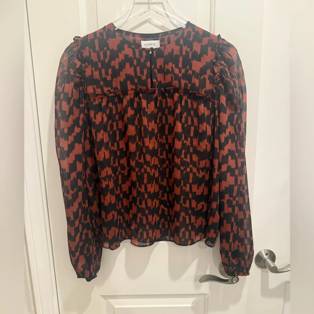 EVEREVE Leo Blouse in Brown and Black Leopard Geometric Print - Image 2