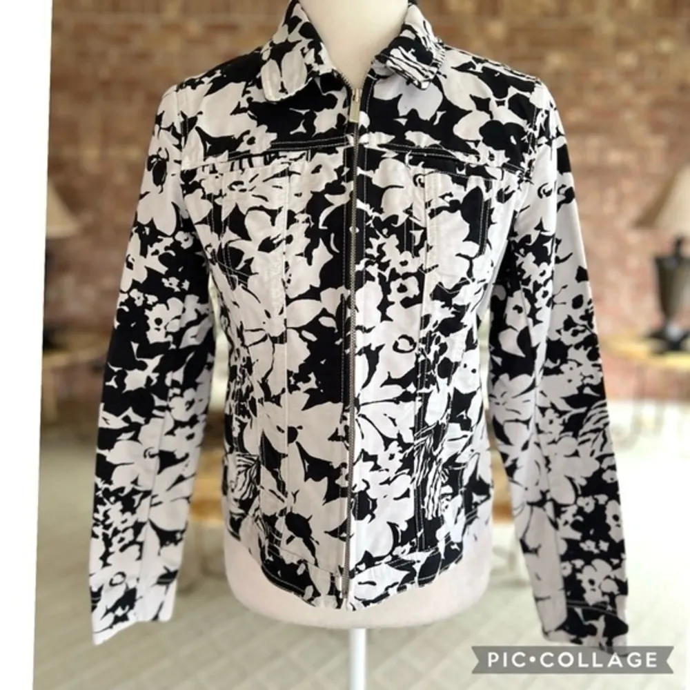 Jones New York Jacket Denim Floral Black White SP Lunch Brunch Date Office Chic - Image 2