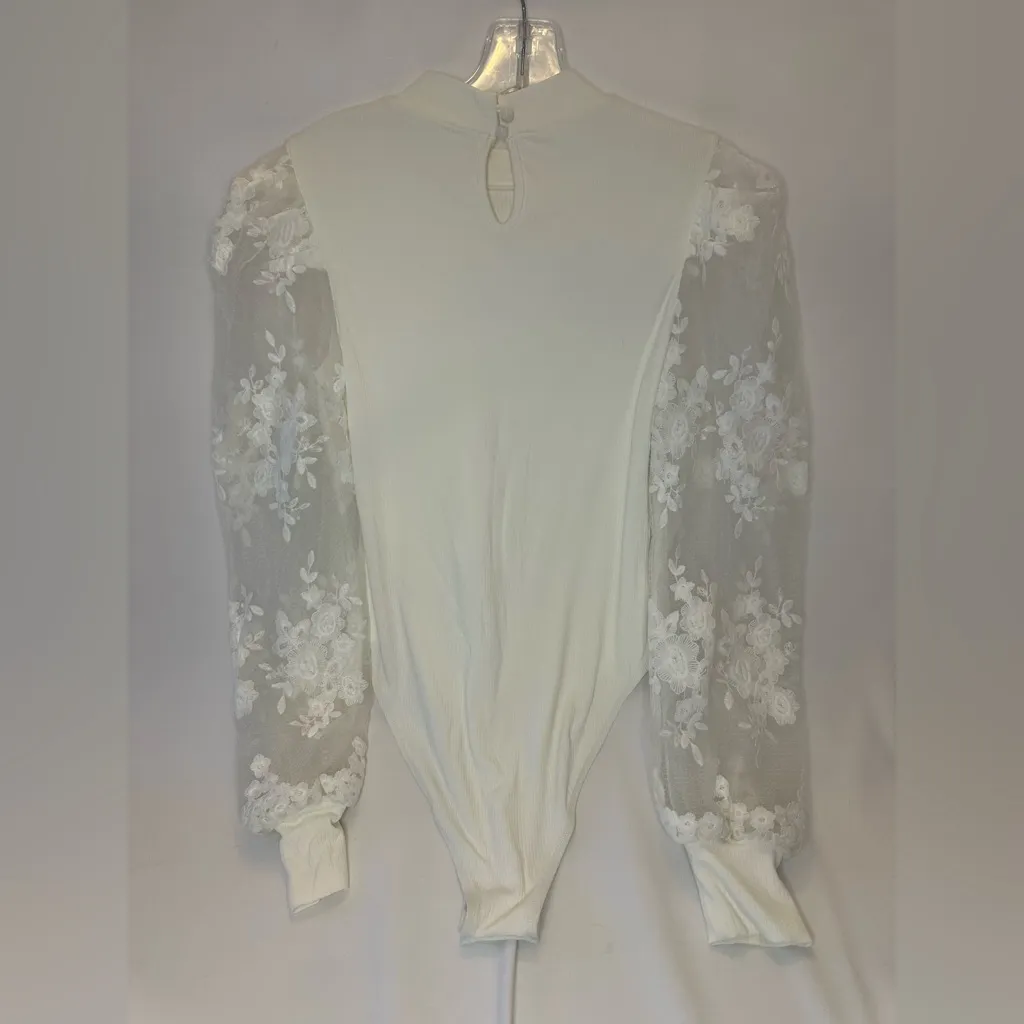 Elegant Bodysuit Women’s White Ribbed floral embroidered Gonza puff sleeves - Image 5