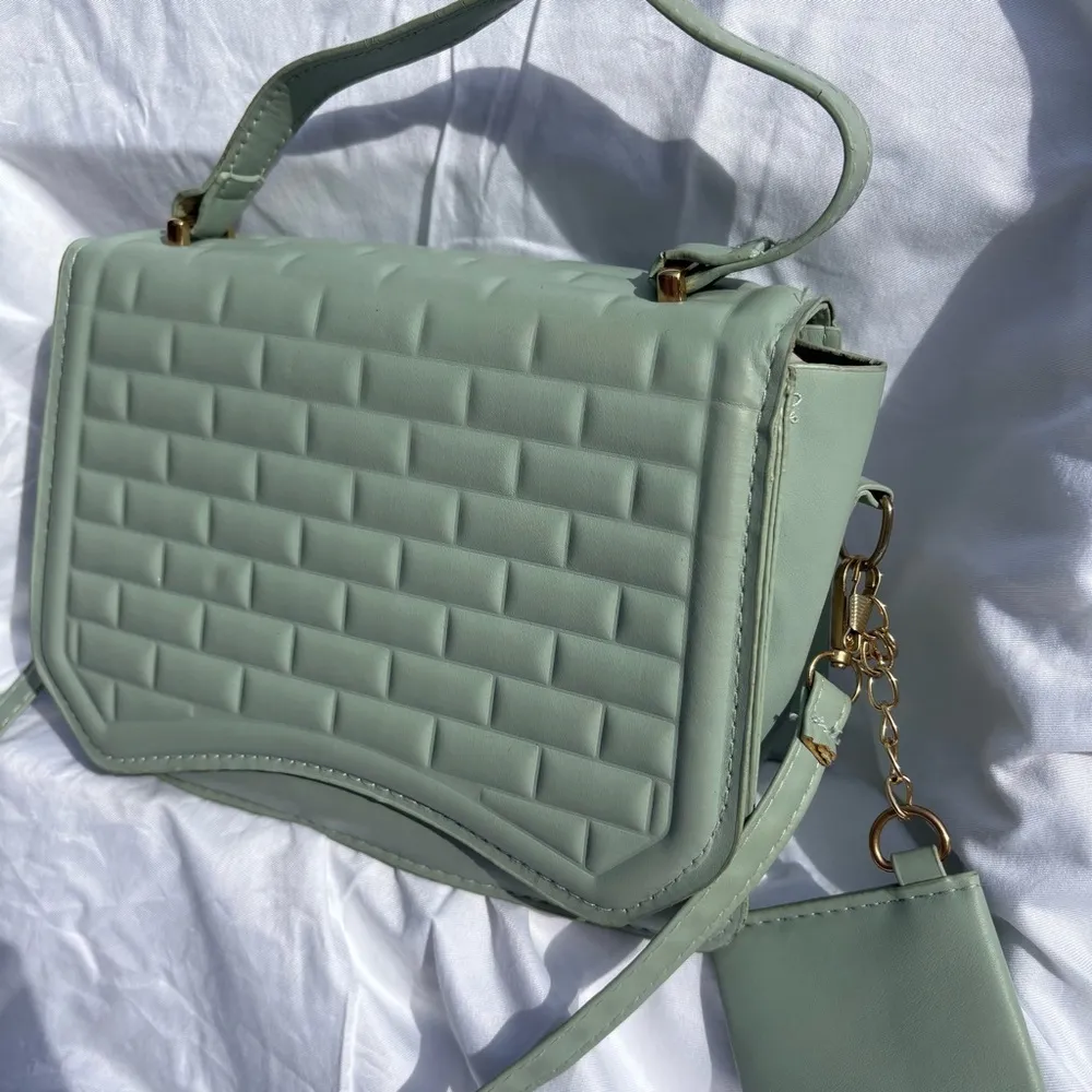 Green Quilted Crossbody Bag in new condition - Image 8