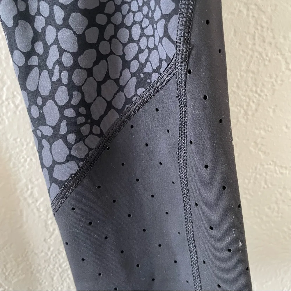Athleta Crocodile Stealth TruCool Capri Leggings - Image 4