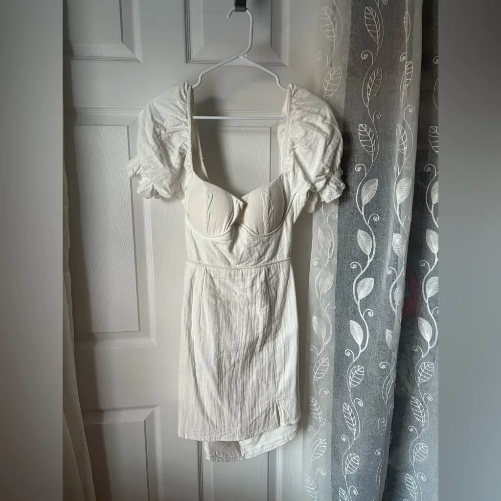 New NWT Here Comes the Sun mini dress back cutout puffy sleeves babydoll size M - Image 3