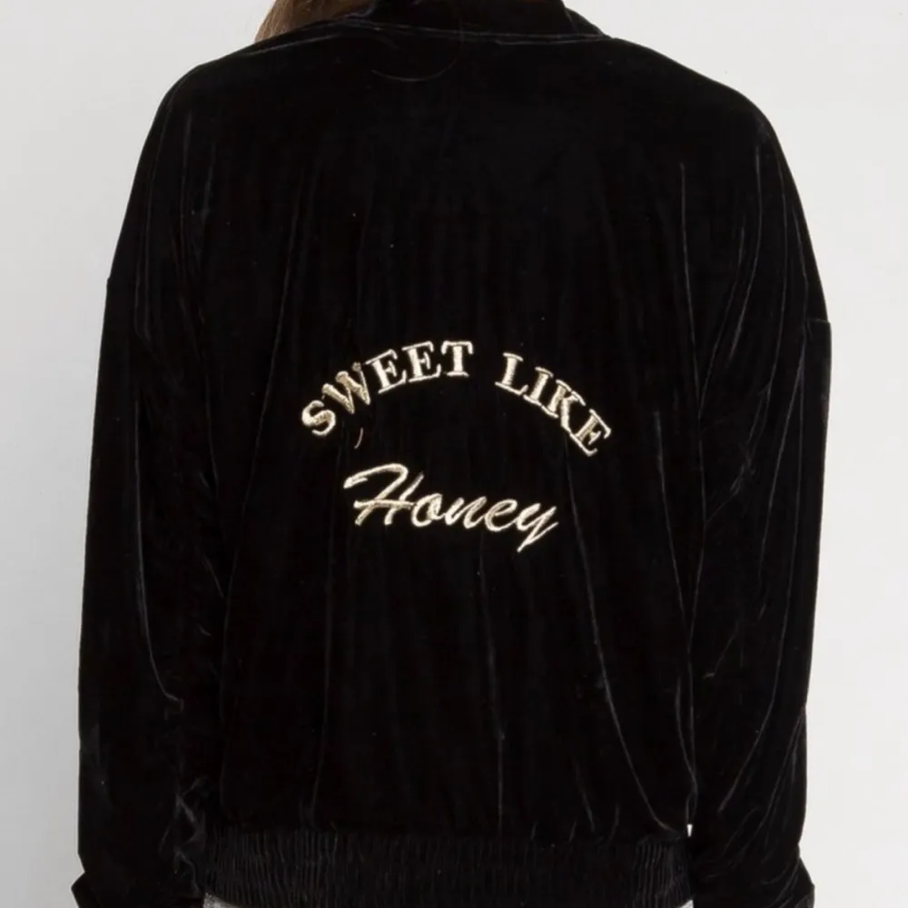 Wet Seal Black Velour Bomber Jacket Sweet Like Honey Embroidered Size L - Image 6