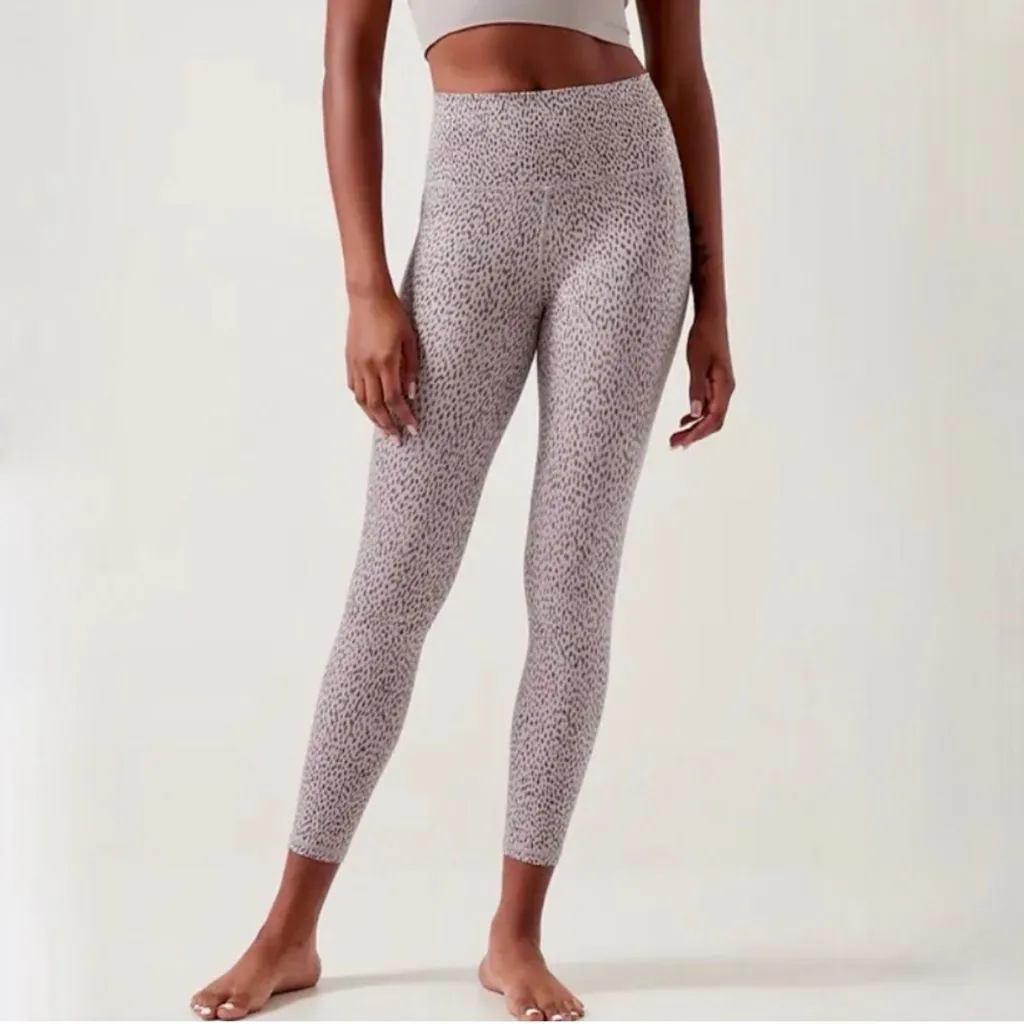 Athleta Salutation Stash Pocket Printed 7/8 Tight Legging Medium - Image 8