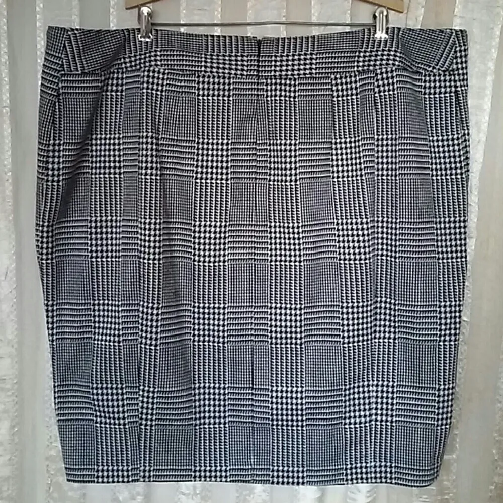 Lane Bryant Women's Houndstooth Skirt - Image 3