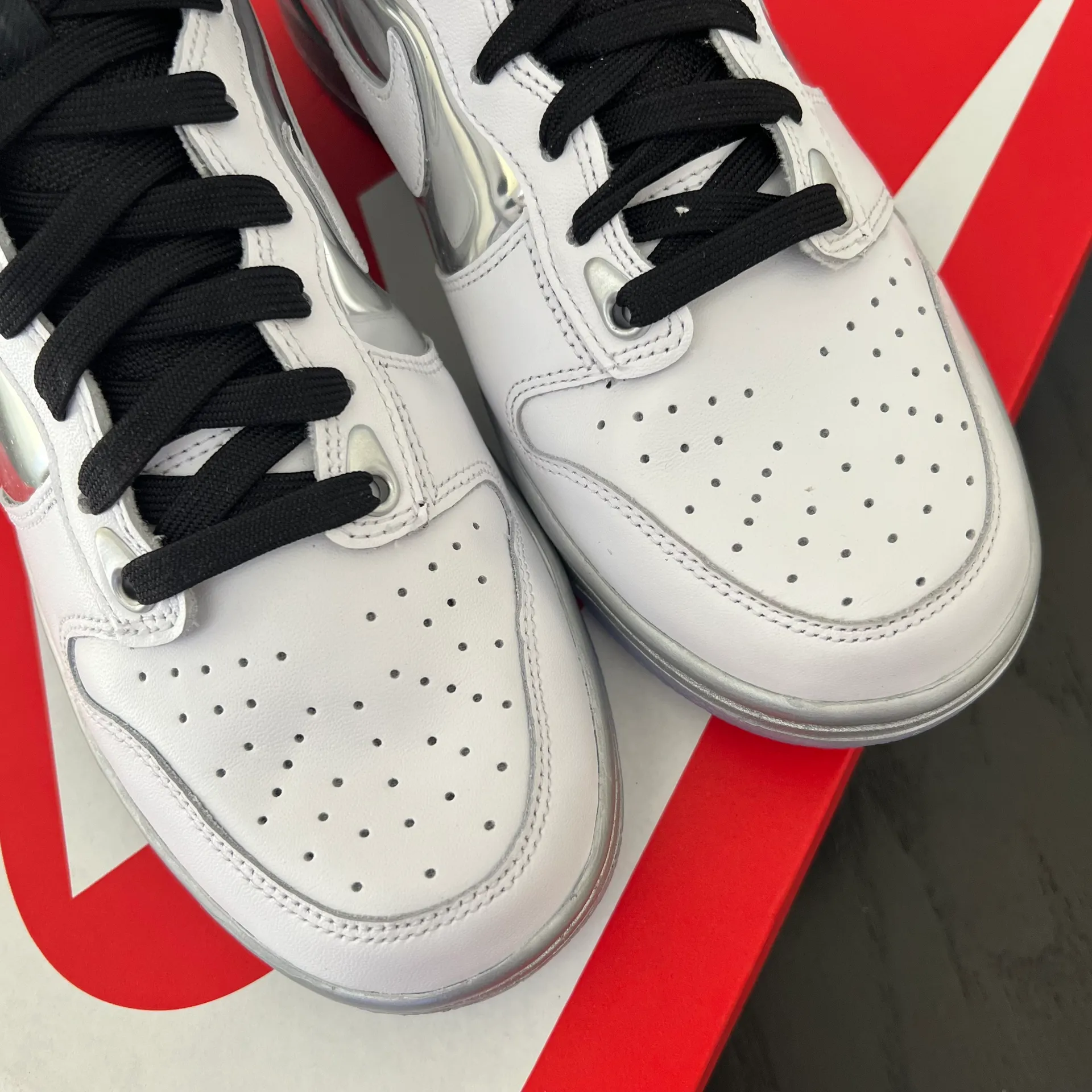 NIB  Dunk High Chrome - Image 6