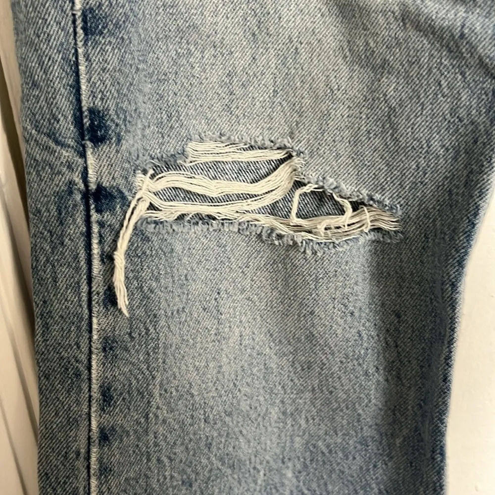 NWT ZARA Straight Fit Ripped Denim Jeans Size 4 - Image 7