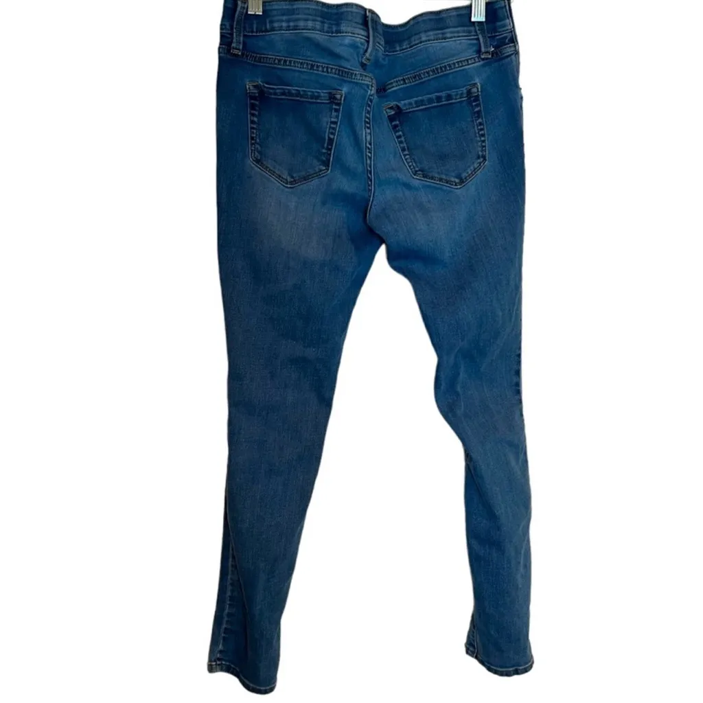 Stylish and comfortable Women's Blue Jeans Size 2 - Image 2