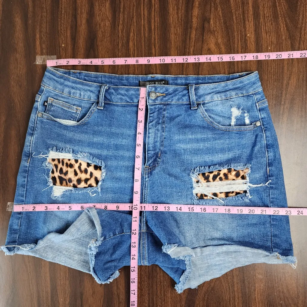Judy Blue Distressed Jean Shorts Stretchy Denim Animal Print Accent Size 3XL - Image 7