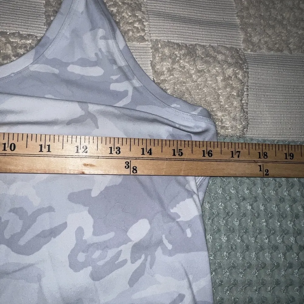 Lululemon Nulu Razorback Camo Tank Top Size Small - Image 2