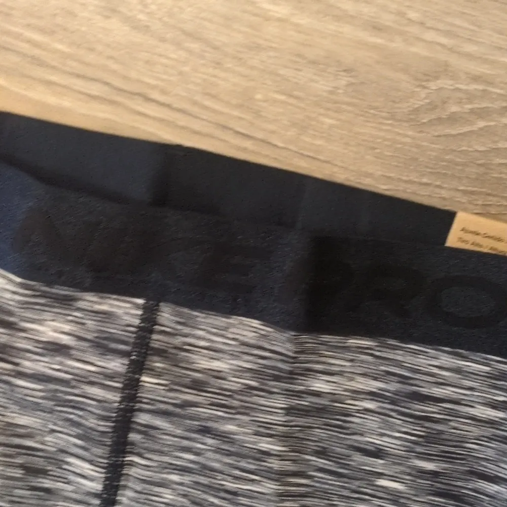 Nike pro Dri fit tight fit shorts size medium - Image 2