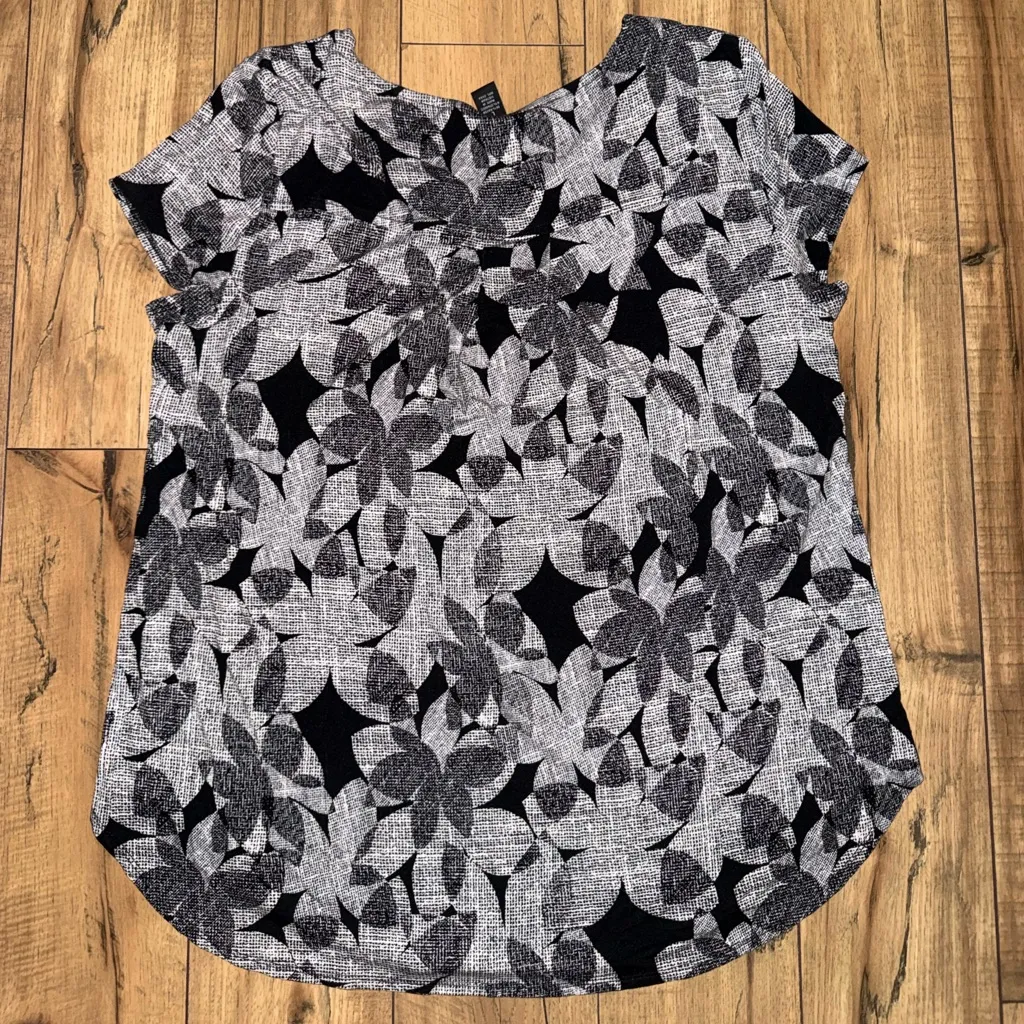 Black and white top - Image 3