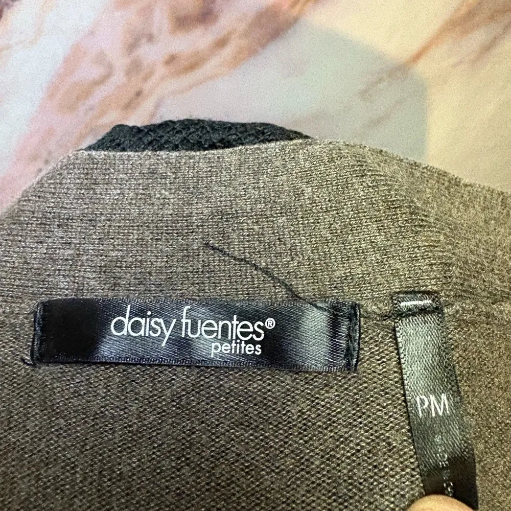 Daisy Fuentes Gray and Black Lace Cardigan Sweater - Image 5