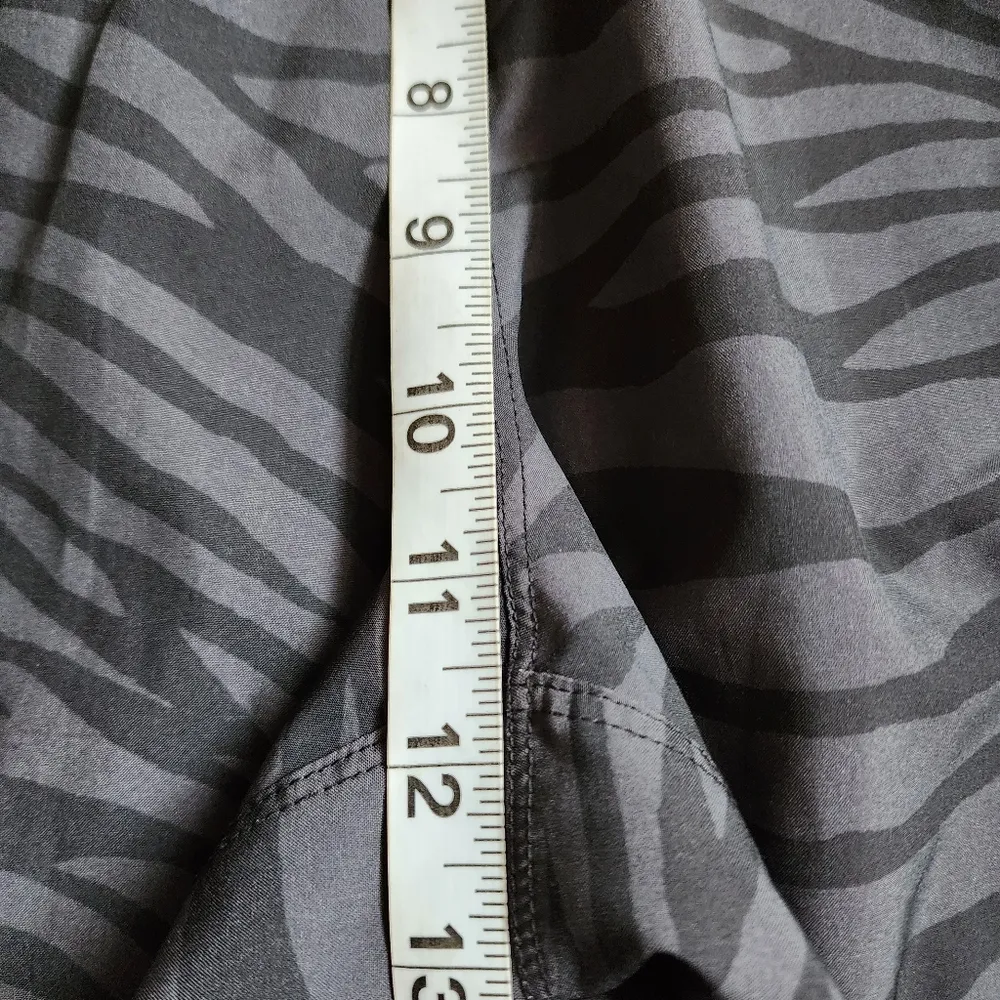 Old Navy Black Green Zebra StretchTech High Waist Nylon Joggers Size Medium - Image 9