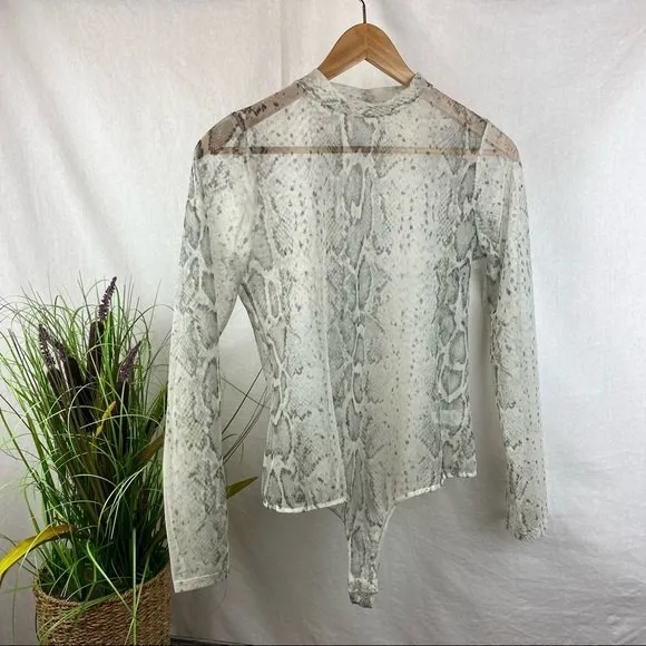 Le Lis White & Gray Snake Animal Print Sheer Mesh Snap Long Sleeve Bodysuit L - Image 2