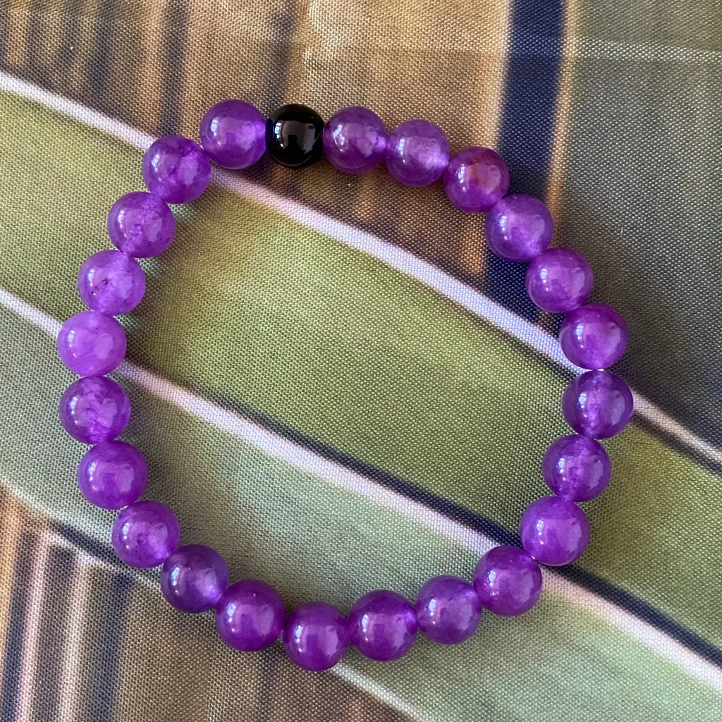 New Amethyst beaded bracelet with a black Agate accent bead. Purple - Image 2