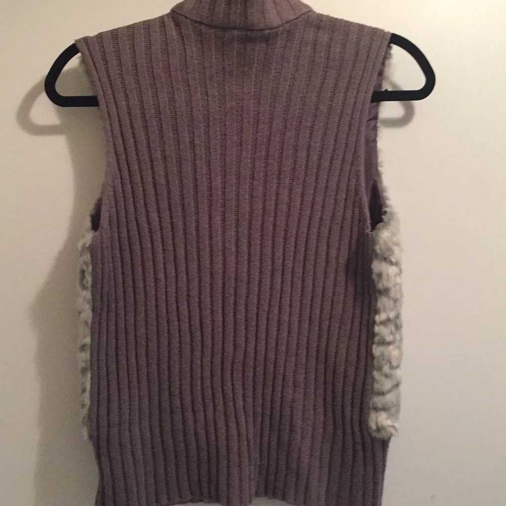 Faux Fur Vest Zip Up size Small - Image 2