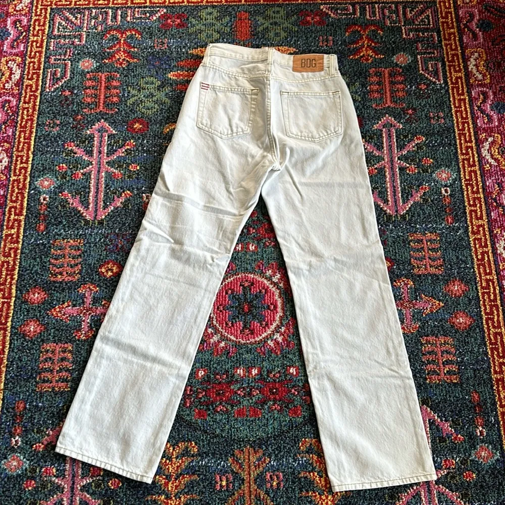 Cream BDG Cowboy Jeans. - Image 4