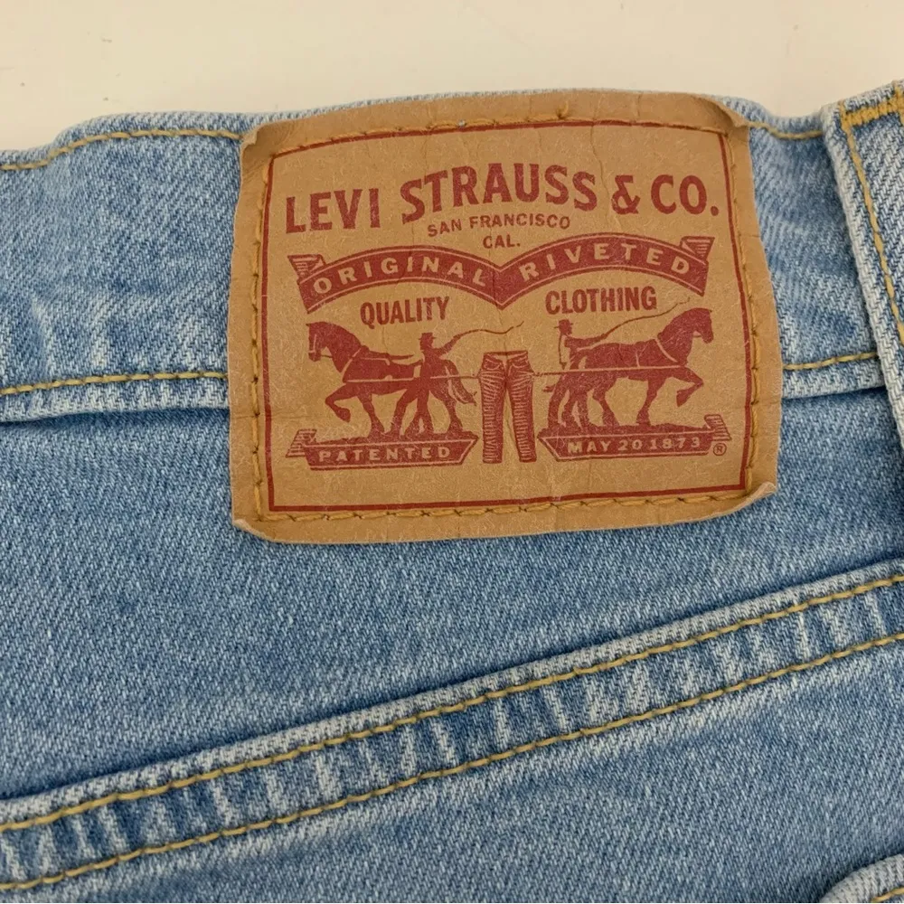 EUC Levi’s Wedgie Straight Button Fly Distressed Raw Hem Jeans Size 26 - Image 2