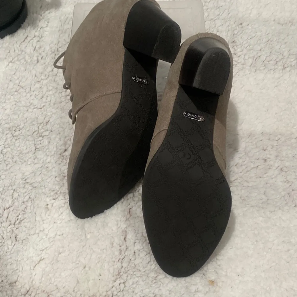 COPY - Vionic Suede Lace - Up Booties Size 6.5  Orthopedic Comfort - Image 4