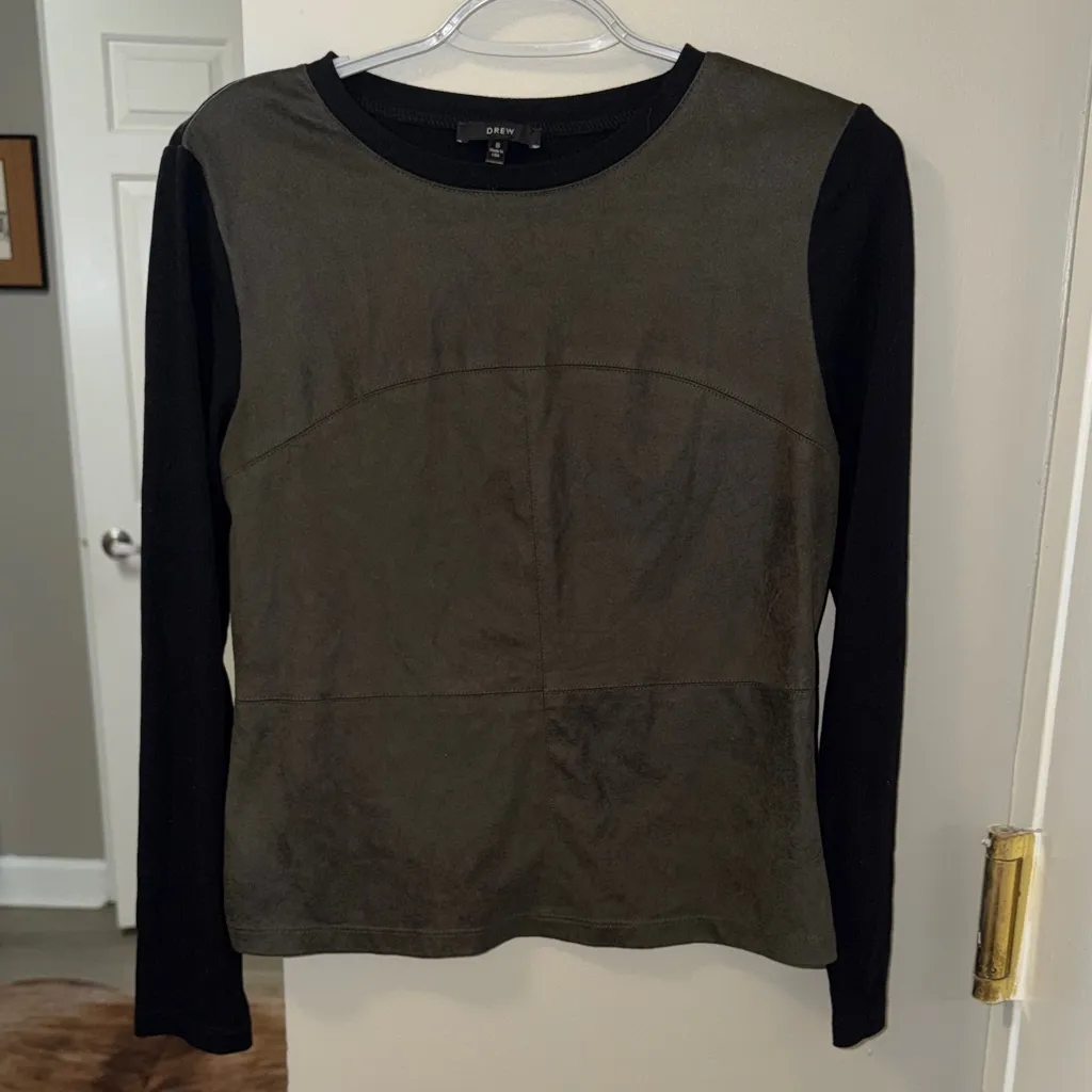 $178 Drew Black and Gray Suede Long Sleeve Top S - Image 2