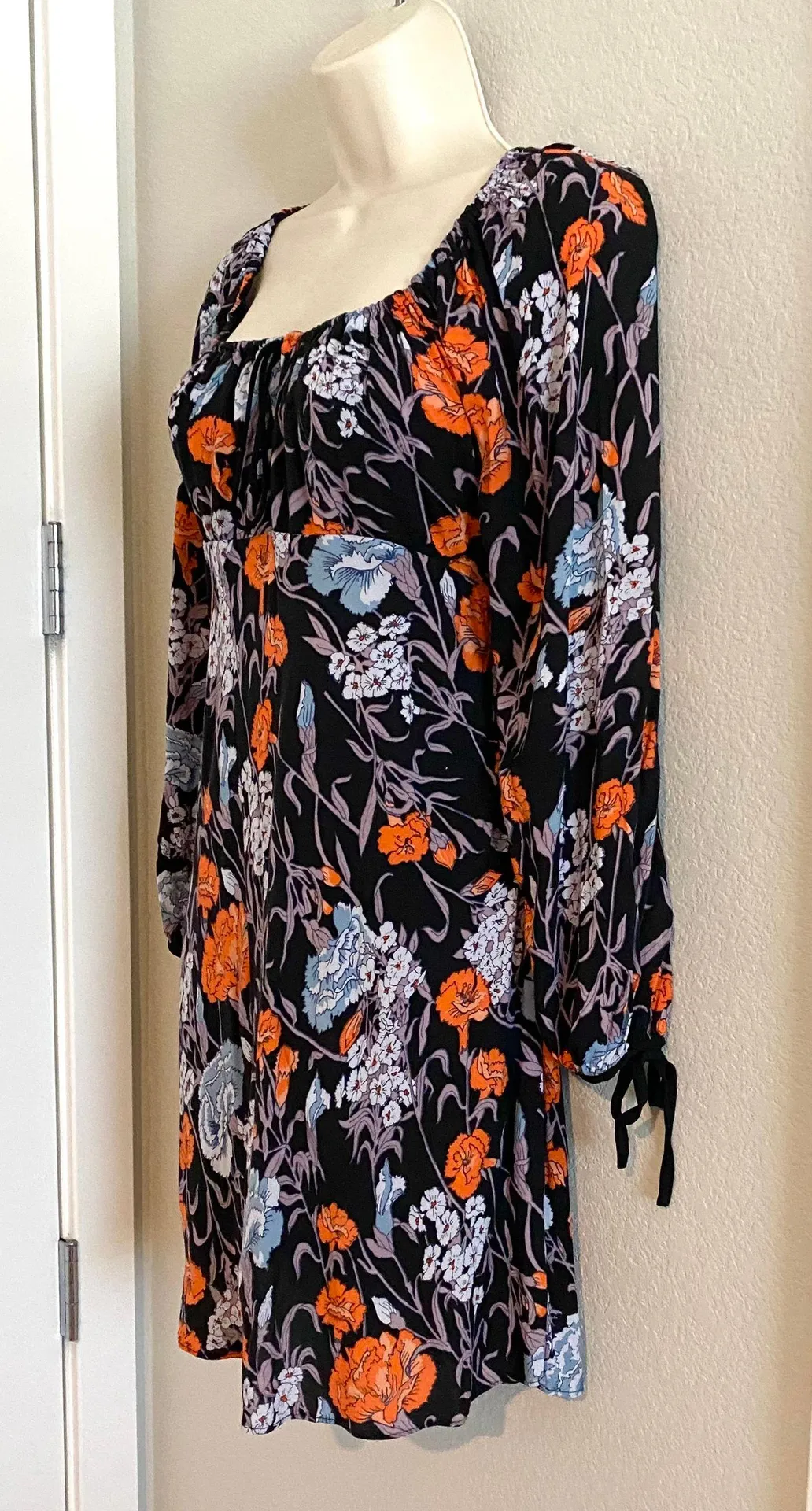 NWOT  floral dress. Sz 4 - Image 2