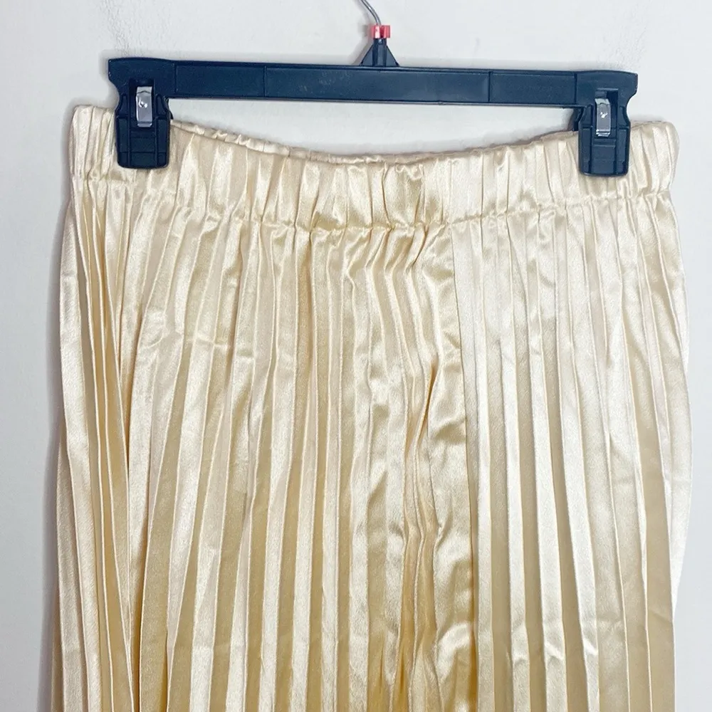 Umgee high waist pleated satin midi skirt shiny pale gold size M - Image 4
